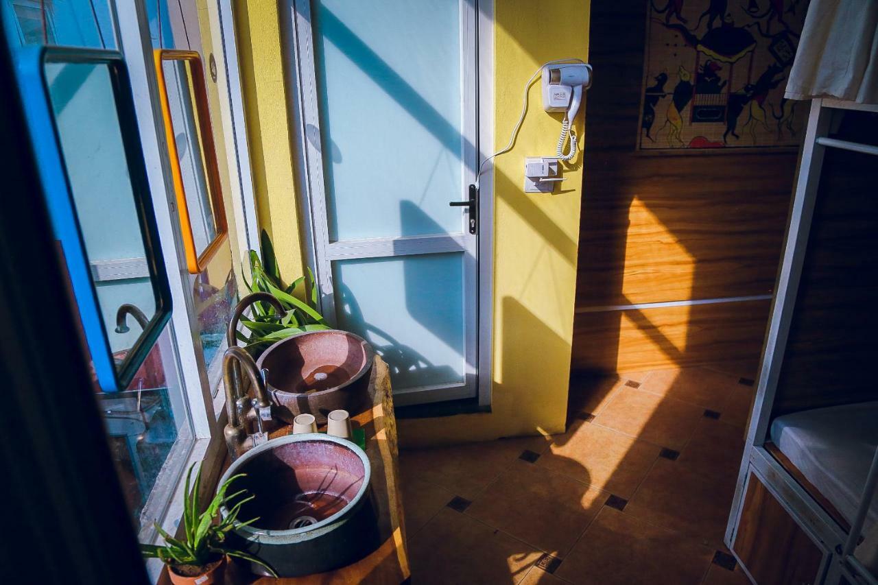 Halley Hostel Ханой Екстериор снимка